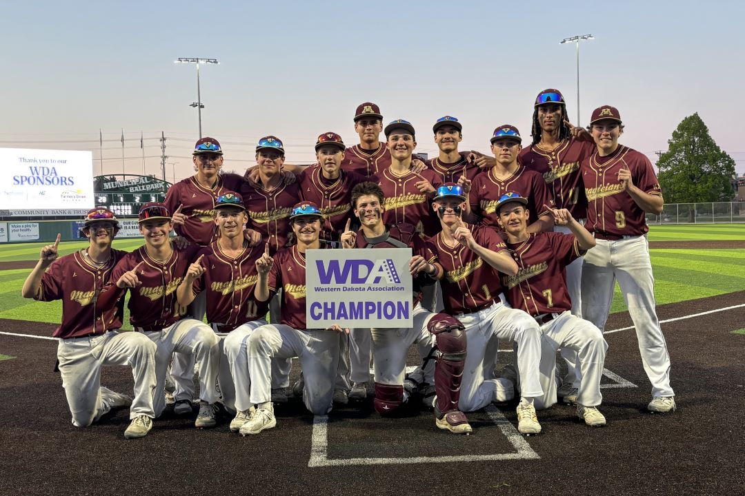 Minot defeats Mandan, 5-4
